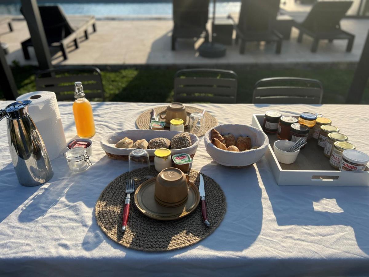 Le Poiré-sur-Vie La Milliere - Piscine & Campagne - Cathelineau & Lescure Bed & Breakfast エクステリア 写真