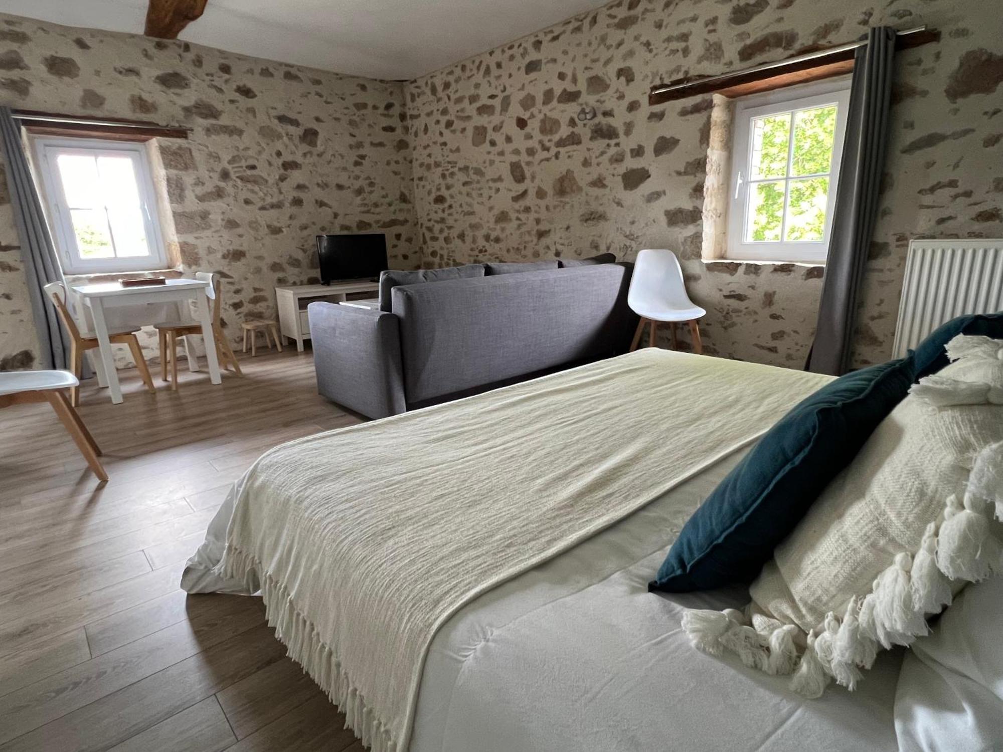 Le Poiré-sur-Vie La Milliere - Piscine & Campagne - Cathelineau & Lescure Bed & Breakfast エクステリア 写真